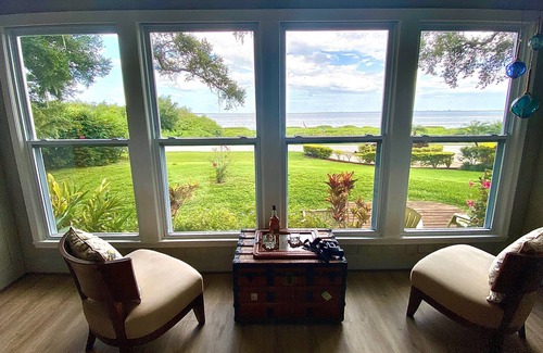 Safety Harbor Casa | Waterfront harbor cottage, walking distance to downtown, near to beaches & more!