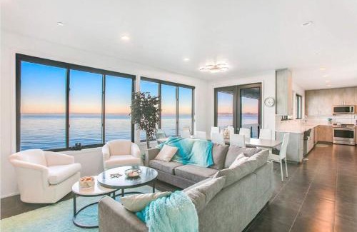 Rollingbay Casa | Waterfront Haven with Spectacular View in Bainbridge