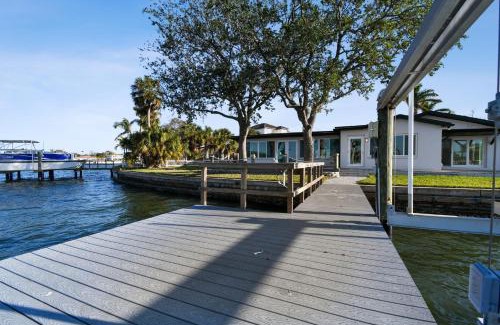 St. Petersburg - Clearwater Villa | Waterfront Home with Heated Pool 2 Miles from Beaches