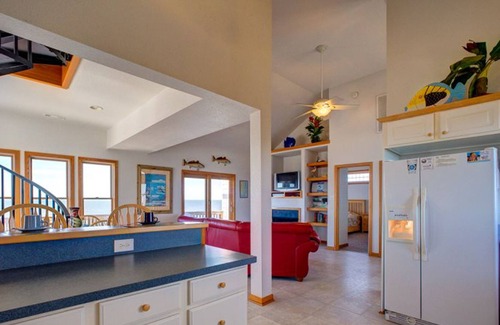Brigands' Bay Casa | Waterfront home with private hot tub, sound access & fast WiFi - 2 dogs OK