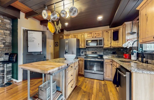 Vein Mountain Casa | Waterfront home with private dock, game room, fireplaces, water & mtn views, W/D