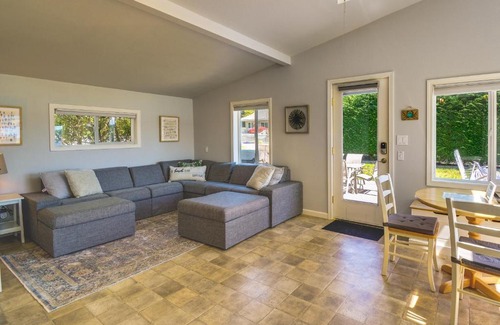 Belfair Casa | Waterfront Hood Canal Cottage Steps to the Beach!