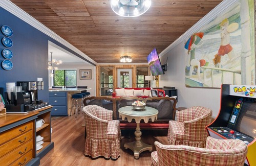 Shirley Casa | Waterfront House Game Room Fire Pit Pavilion