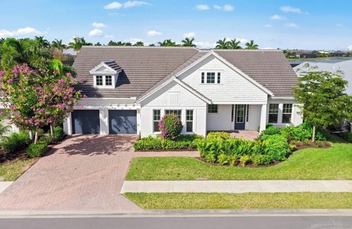 Naples Casa | Nicest House for Rent in Naples Reserve; 4 bdr; high ceilings; pool; lake view