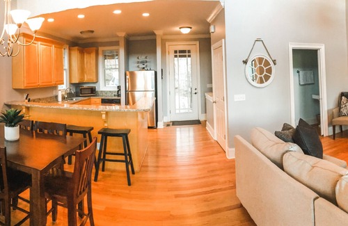 Dadeville Casa | Waterfront house, Minutes to Auburn, Boat slip.