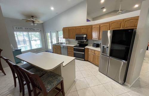 Eight Lakes Casa | Piscina infinita en casa frente al lago, PowerBoat, muelle privado, para 8 personas