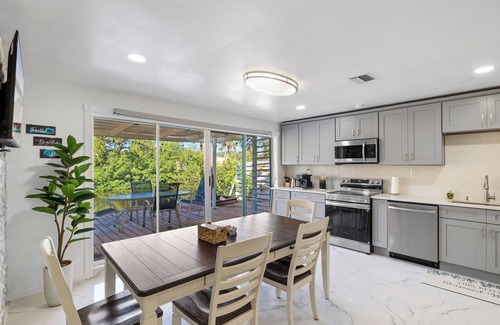 East Tampa Casa | Waterfront Island Paradise