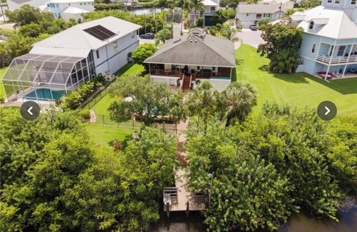 Ellenton Casa | Waterfront Key West Style Home