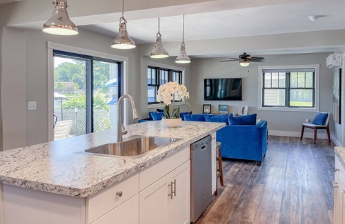 Sylvan Beach Casa | Waterfront Lake House, Close to Casino, 1st Floor