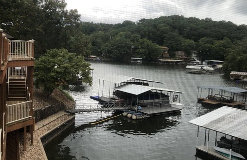 Camdenton Cabina | Waterfront lake home, dock, quiet swim cove next to The Cave Restaurant + many