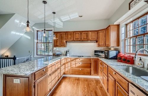 Gainesville Casa | Waterfront Lake Lanier - Private Dock & Fire Pit space for the whole family!