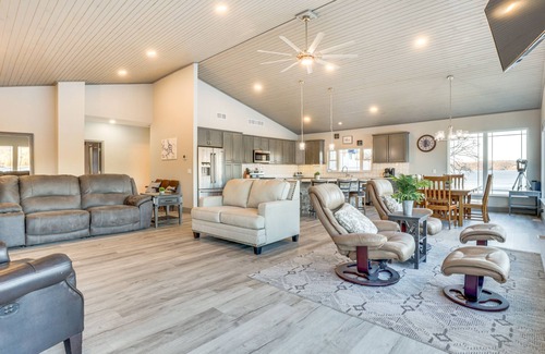 Roach Casa | Waterfront Lake of the Ozarks Home w/ Private Dock