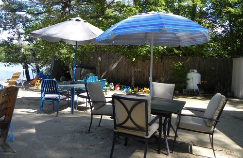 Moultonborough Cabaña | WINNIPESAUKEE DEL LAGO FRENTE AL AGUA, COTTAGES DE LA ISLA LARGA, COSECHA DE LA HABITACIÓN 1