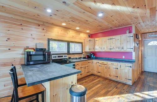 Lincoln Casa | Waterfront Lincoln Home w/ 2 Decks & Fire Pit