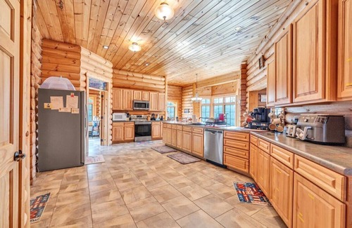 High Point Casa | Waterfront Log Home, Fire Pit & Table, Swim Spa, & Game Room