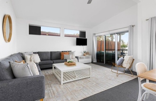 Buff Point Casa | Waterfront Luxury Living & Private Pool Buff Point