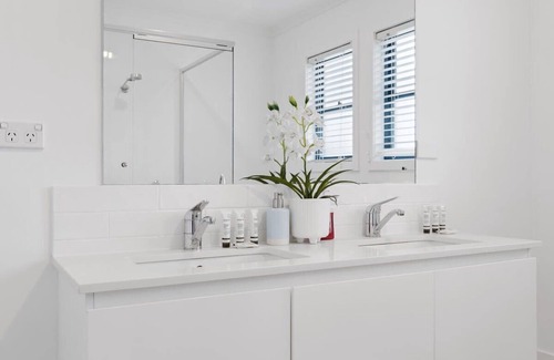 Buff Point Casa | Waterfront Luxury Living & Private Pool Buff Point