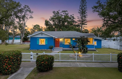 Bayview Casa | Waterfront Marina District House + In-law Suite