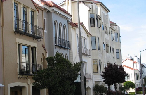 Marina District Apartamento | Frente al Marina- Una de Unidad Jardín Kind, Amplio, Top-rated!