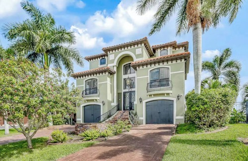 Mariner Casa | Waterfront Mediterranean Mansion