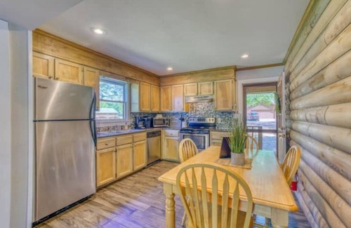 Town Creek Cabina | Waterfront Modern Cabin with Kayaks & Paddle boards. Golf Cart for Rent.