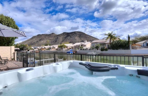 Arrowhead Lakes Casa | Waterfront Modern Retreat W/Mountain Views, Hot Tub, Gigablast Internet, NetFlix & More!