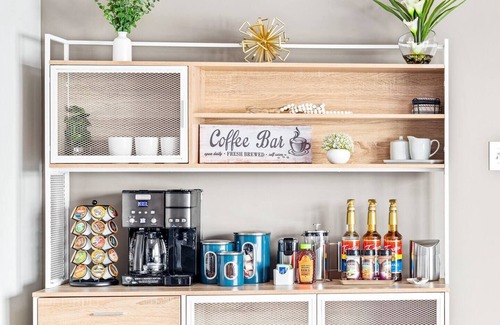 Jeffersonville Casa | Waterfront|Views|Newspaper featured|Theater|Hot Tub|Pets|Sauna|Luxe Amenities