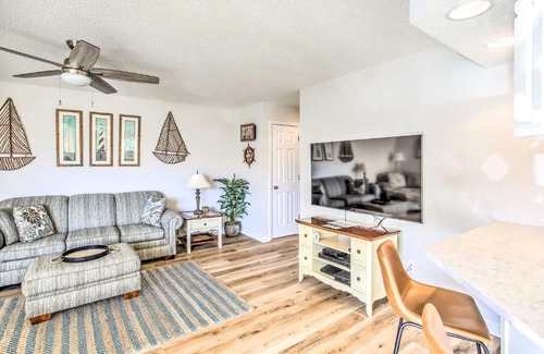Cherry Grove Beach Apartamento | Waterfront North Myrtle Beach Condo with Pool Access