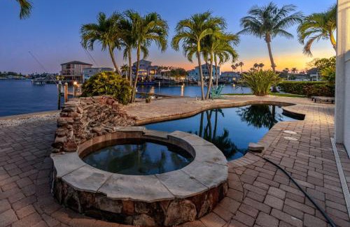 Redington Beach Casa | Waterfront Oasis Hot Tub Pool Kayak