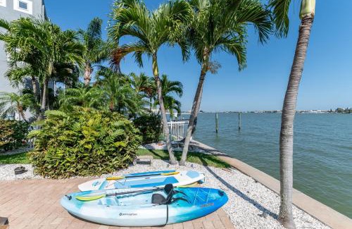 Redington Beach Casa | Waterfront Oasis Hot Tub Pool Kayak