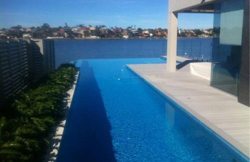 Kogarah Bay Casa | Waterfront Oasis , Infinity Pool, Sauna and steam room