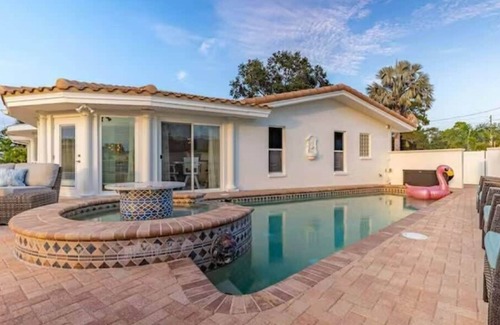 Anona Casa | Experience The Ultimate Luxury Living, Heated Pool