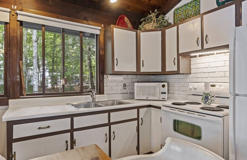 Standish Cabaña | Waterfront on Frye Island with an amazing view of Frye's Leap!