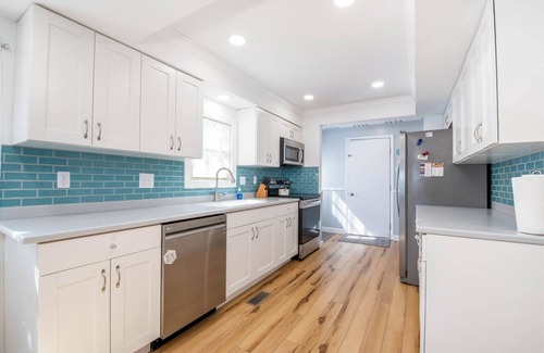 Lakeview Casa | WATERFRONT❤️Orchard Inn❤️Walk 2 Beach/Park/Rentals