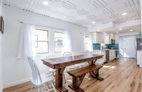 Lakeview Casa | WATERFRONT❤️Orchard Inn❤️Walk 2 Beach/Park/Rentals