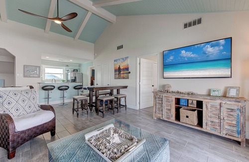 Key Allegro Casa | Waterfront Paradise-New Pool, Firepit, Boat Dock, 100yd from Littlebay