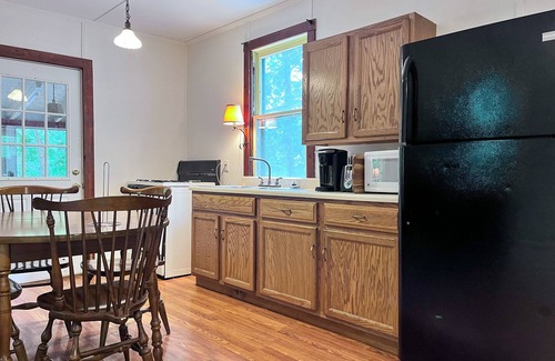 Corinth Cabina | Waterfront Pine Cabin near Saratoga, Lake George