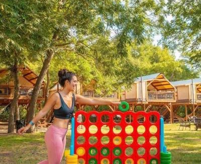 Seguin Casa | Waterfront Prairie Flower Treehouse