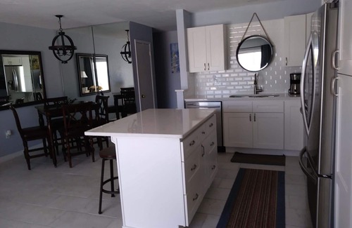 Bayview Condominio | Vista espectacular, nueva renovación de $ 40,000, condominio privado frente a la playa, St. Pete