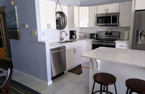 Bayview Condominio | Vista espectacular, nueva renovación de $ 40,000, condominio privado frente a la playa, St. Pete