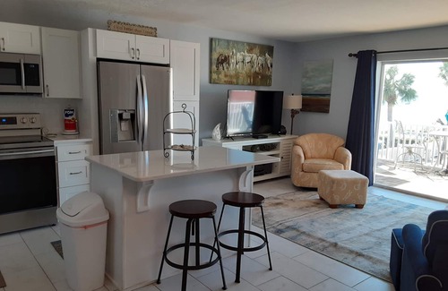 Bayview Condominio | Vista espectacular, nueva renovación de $ 40,000, condominio privado frente a la playa, St. Pete