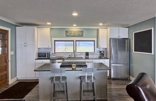 Williamsburg Cabaña | Moderna cabaña frente al mar. Cerca de TC, Elk Rapids y Bellaire.