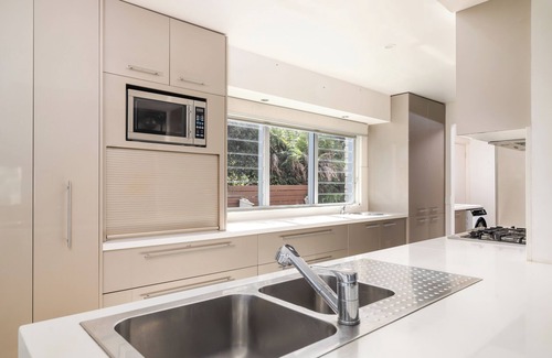 Oyster Bay Casa | Waterfront Retreat w/ 2 Jetty – Spacious & Close to Everything