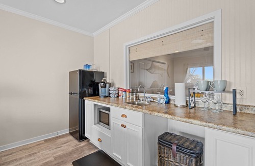 Southport Condominio | Waterfront Retreat walkable to the best shops, restaurants, & charm of Southport