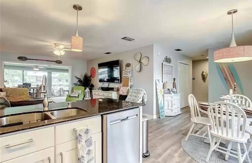 Dixie Shores Condominio | Waterfront Single Story Condo