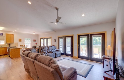 Goodview Casa | Waterfront Smith Mountain Lake Home w/ Boat Dock!