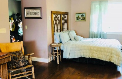 Florence Casa | Waterfront Splendor in the Woods.