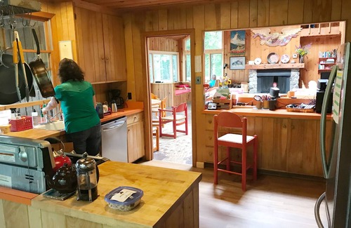 Moultonborough Casa | Casa 6 BR Squam Lake, pista de tenis, Mtn Vistas, Área de muelle masivo