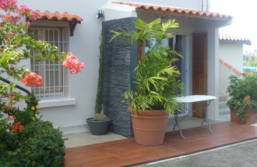 Noumea Apartamento | Estudio en Noumea al borde del agua, vista a la laguna