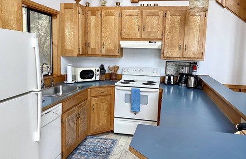 Eastsound Cabina | Waterfront sunset cabin - 2 bedrooms + sleeping loft